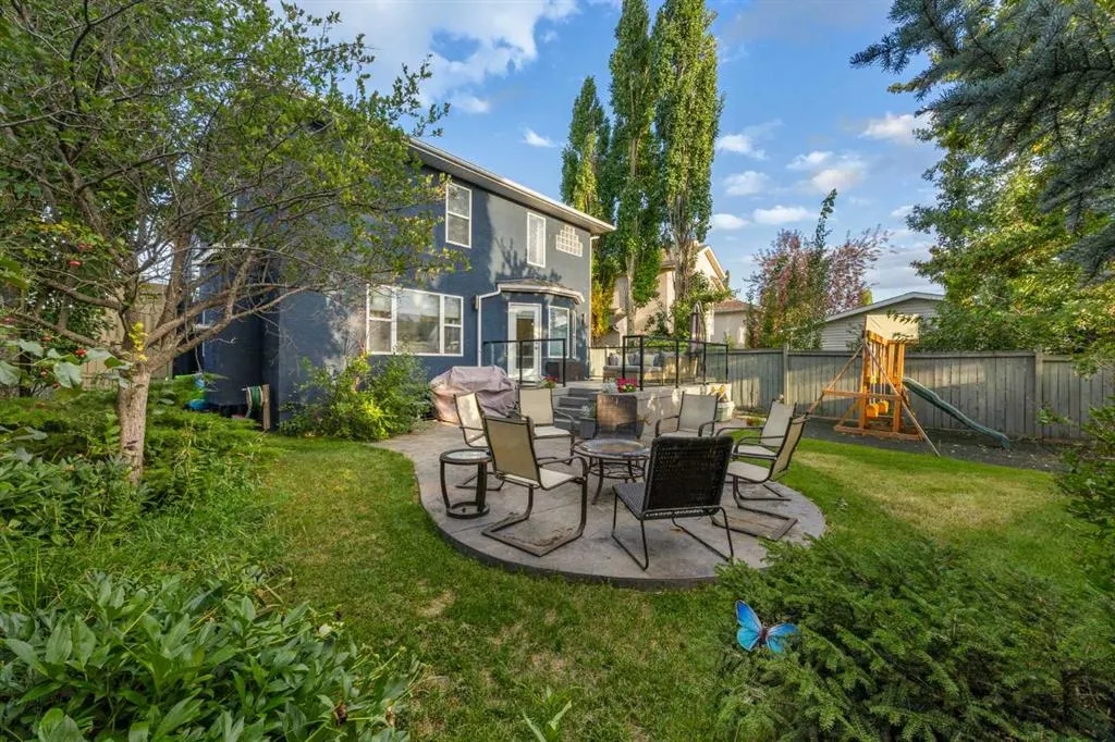 47 Mckenzie Lake Crescent SE
