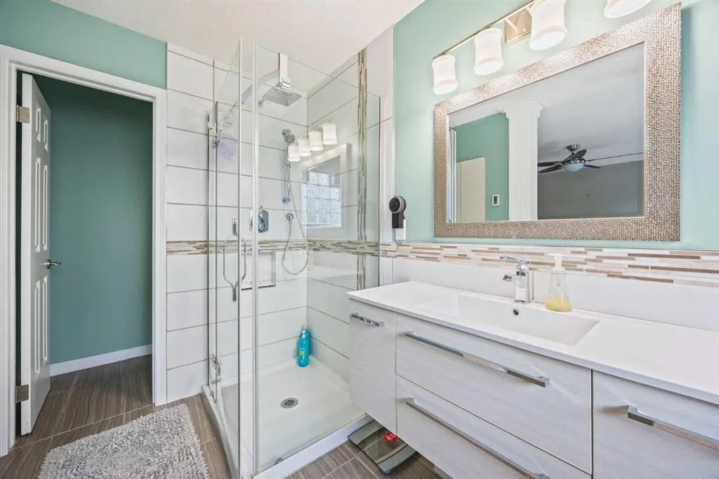 47 Mckenzie Lake Crescent SE