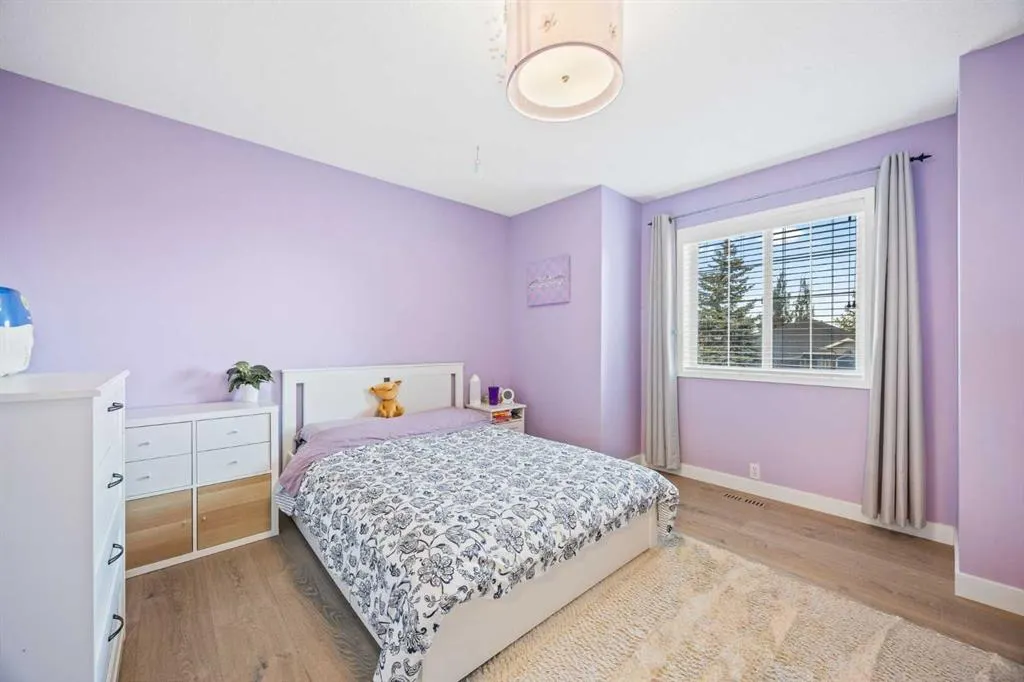 47 Mckenzie Lake Crescent SE