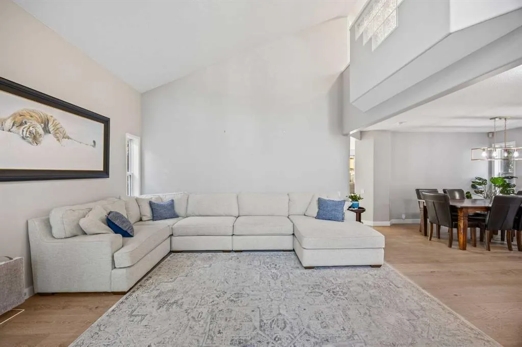 47 Mckenzie Lake Crescent SE