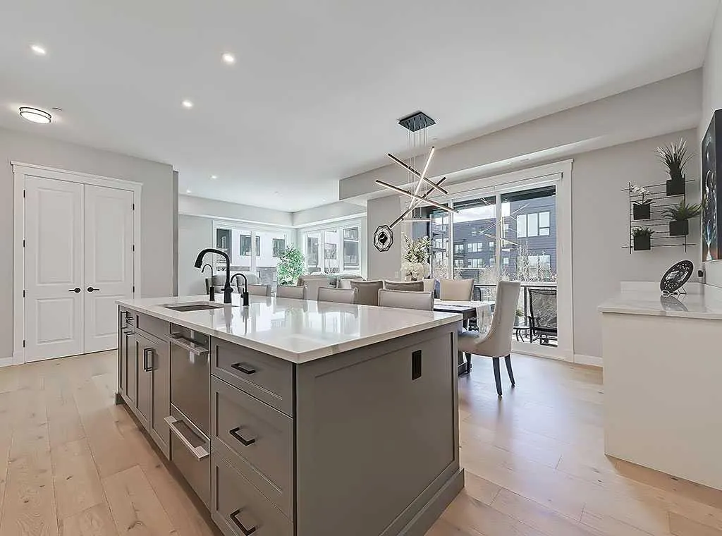 135 Lebel Crescent NW, #201