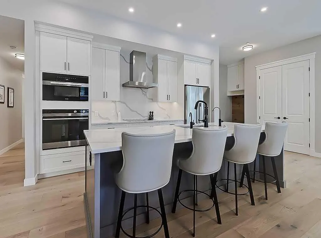 135 Lebel Crescent NW, #201