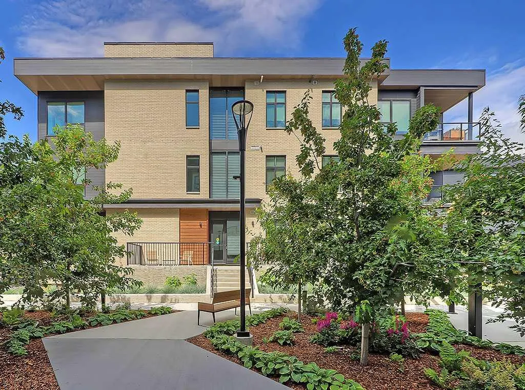 135 Lebel Crescent NW, #201