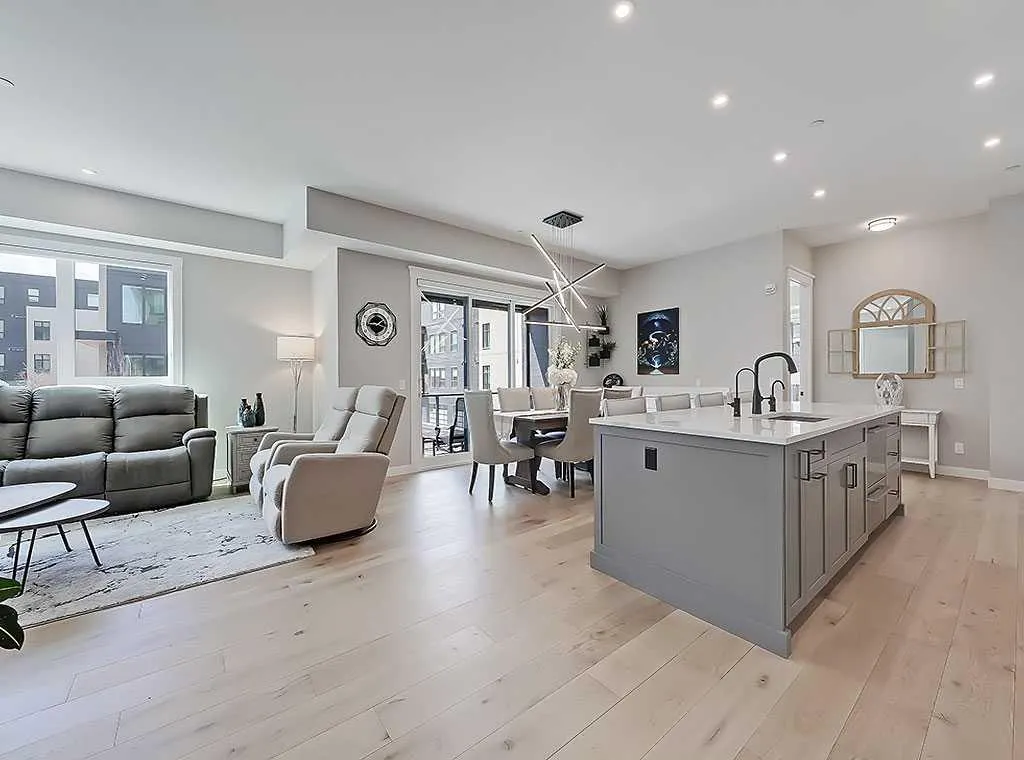 135 Lebel Crescent NW, #201