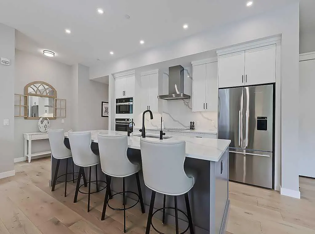 135 Lebel Crescent NW, #201