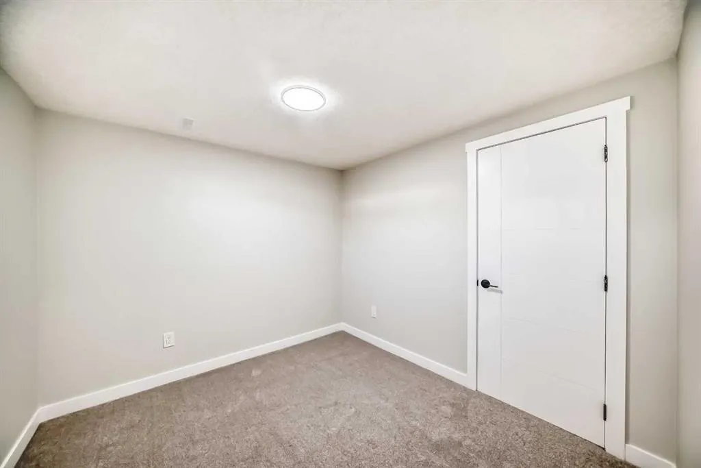 708 Maryvale Way NE