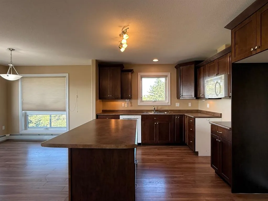 5015 Riverside Drive, ##302