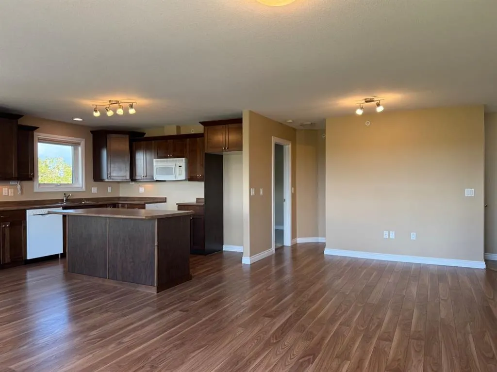 5015 Riverside Drive, ##302