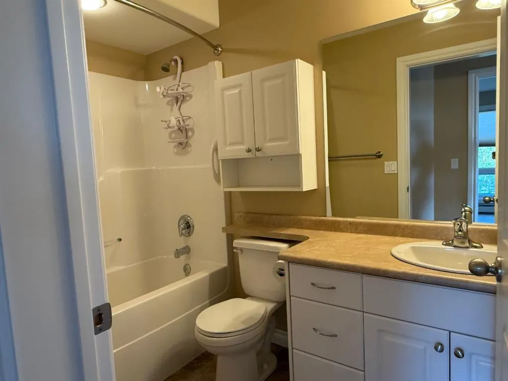 5015 Riverside Drive, ##302