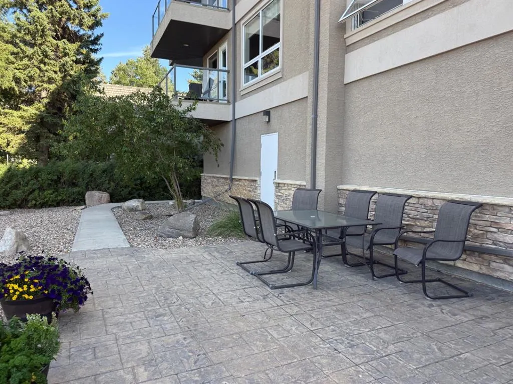5015 Riverside Drive, ##302