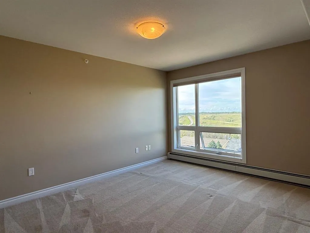 5015 Riverside Drive, ##302