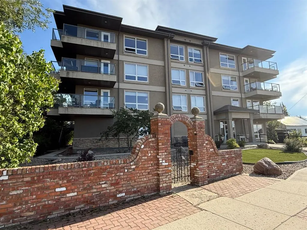 5015 Riverside Drive, ##302