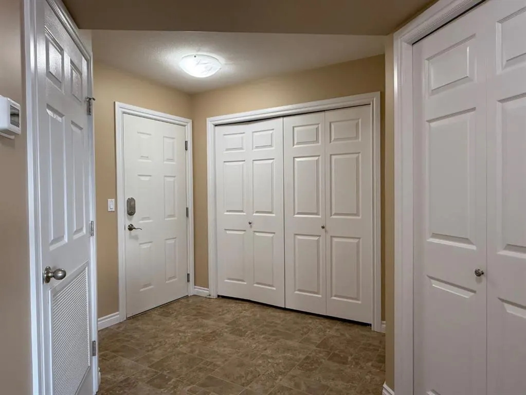 5015 Riverside Drive, ##302