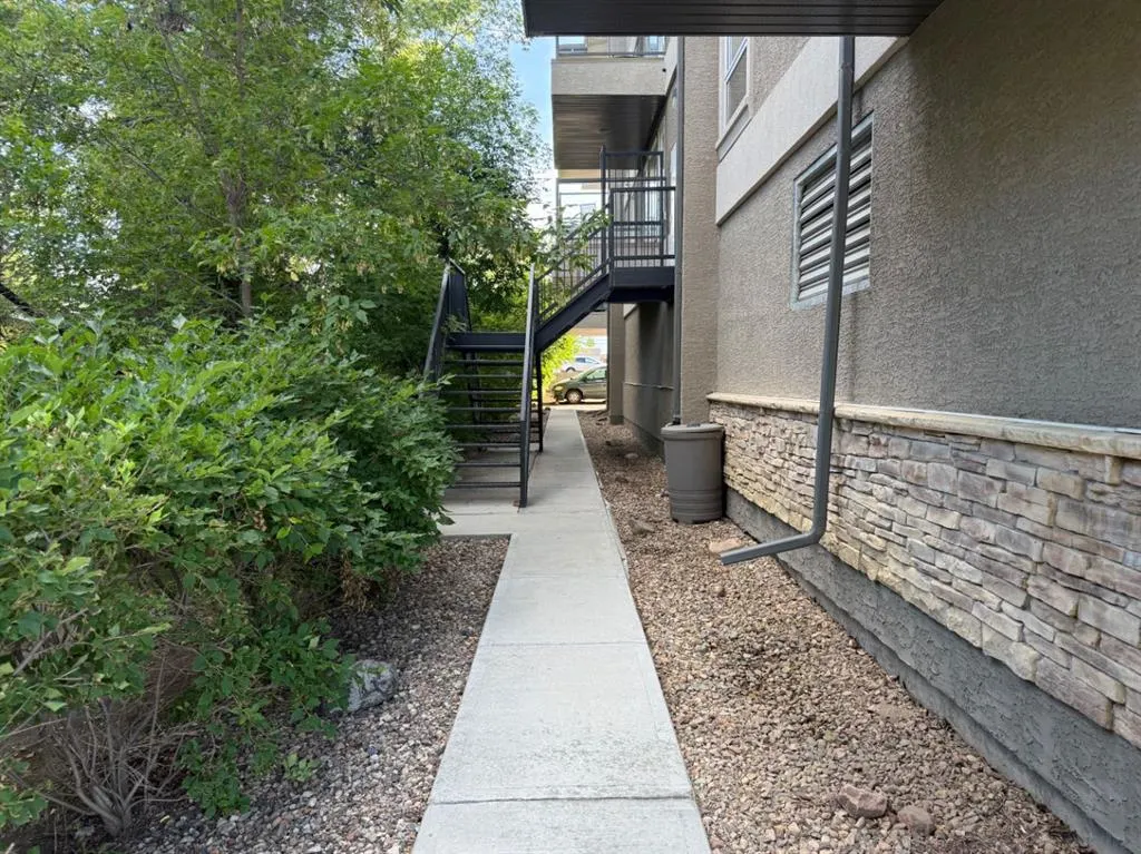 5015 Riverside Drive, ##302
