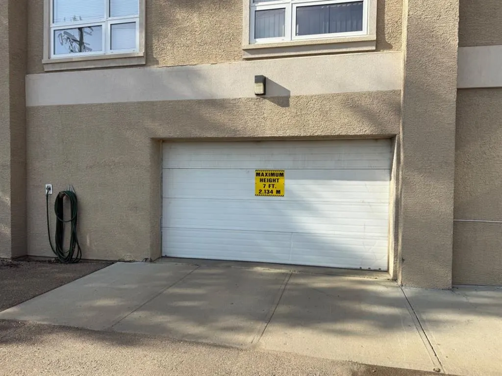 5015 Riverside Drive, ##302
