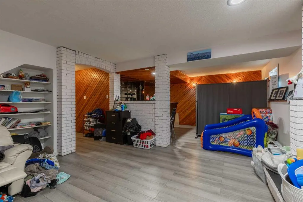 10 Sheridan Road W