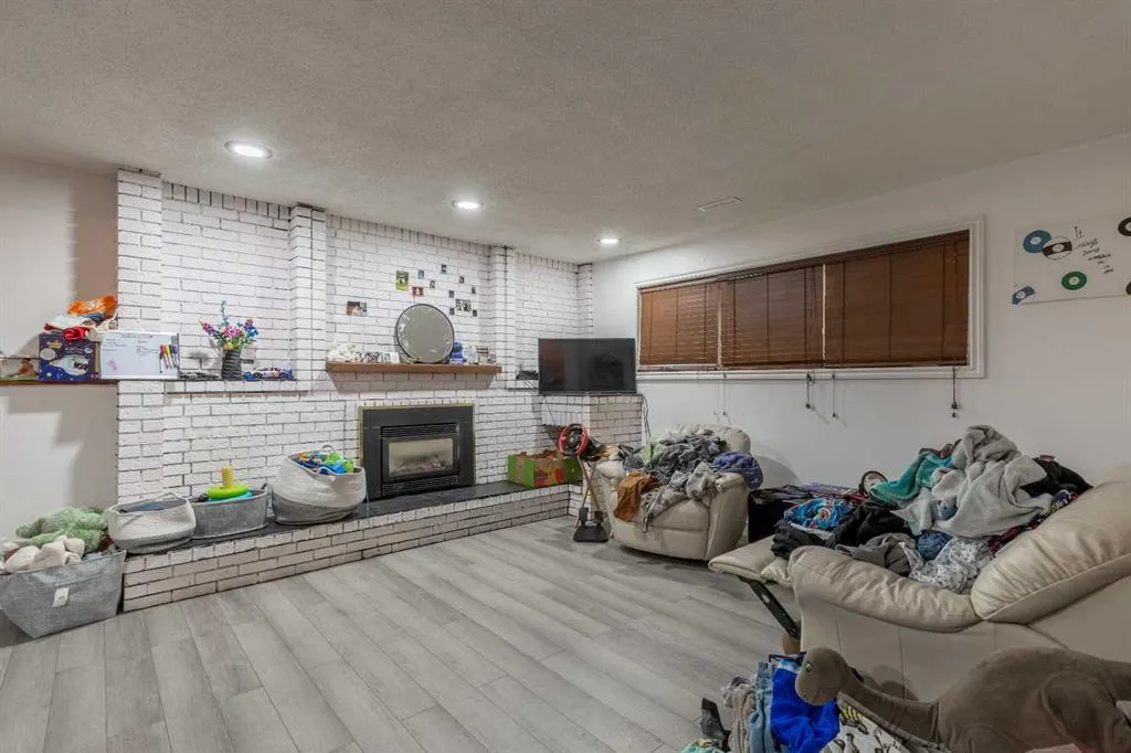 10 Sheridan Road W