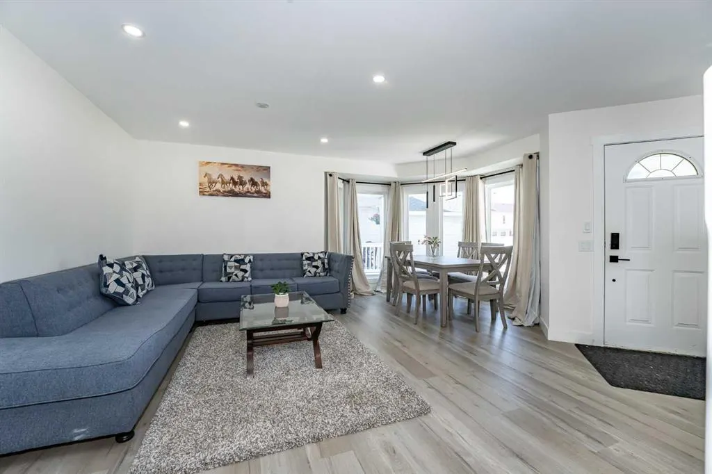 77 Del Ray Road NE
