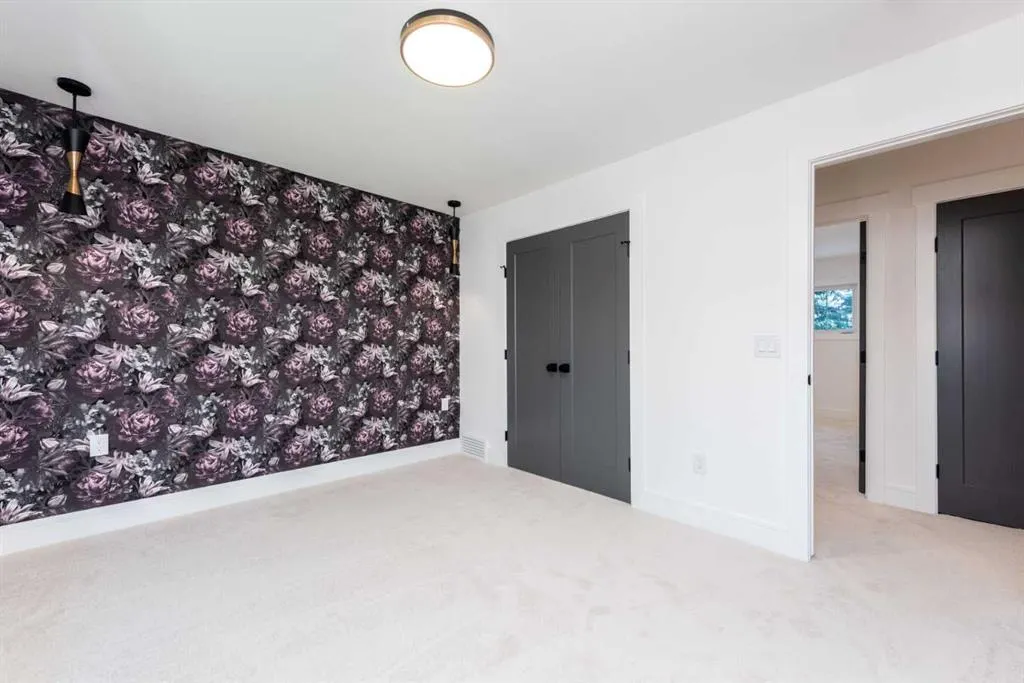 216 Pump Hill Crescent SW