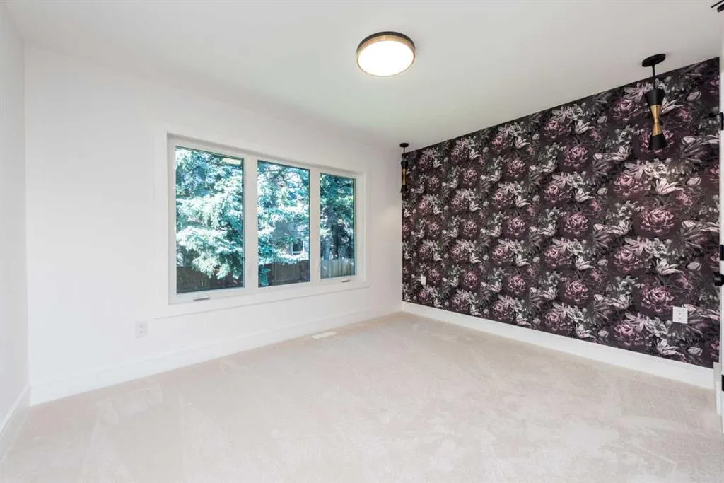 216 Pump Hill Crescent SW