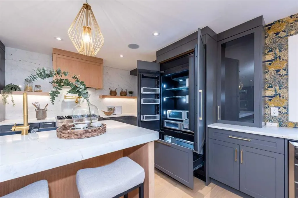 216 Pump Hill Crescent SW
