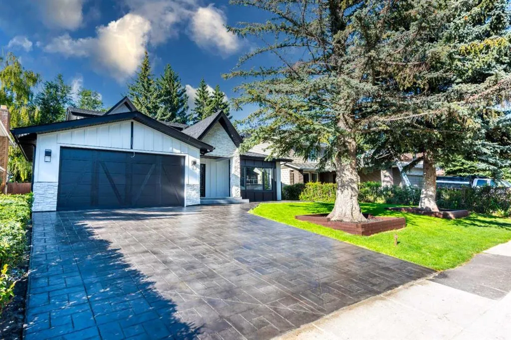 216 Pump Hill Crescent SW