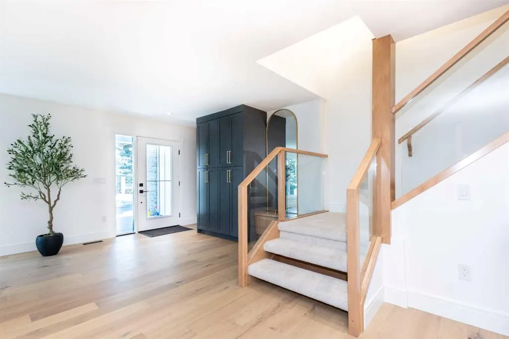 216 Pump Hill Crescent SW