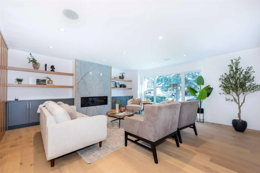 216 Pump Hill Crescent SW