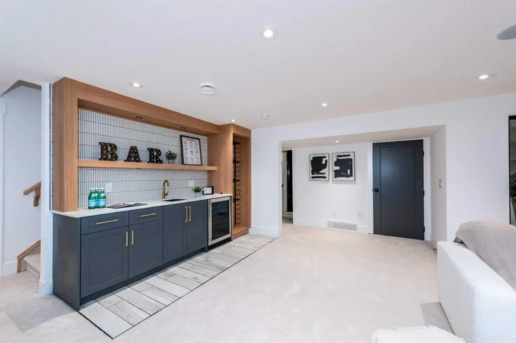 216 Pump Hill Crescent SW