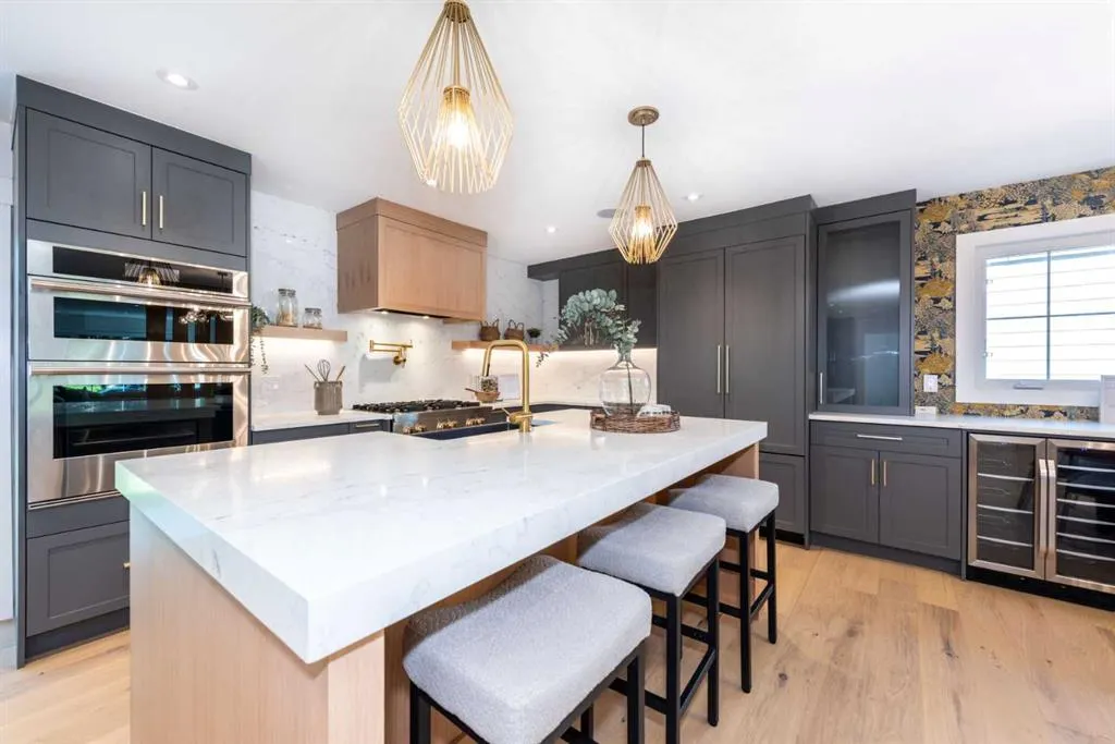 216 Pump Hill Crescent SW