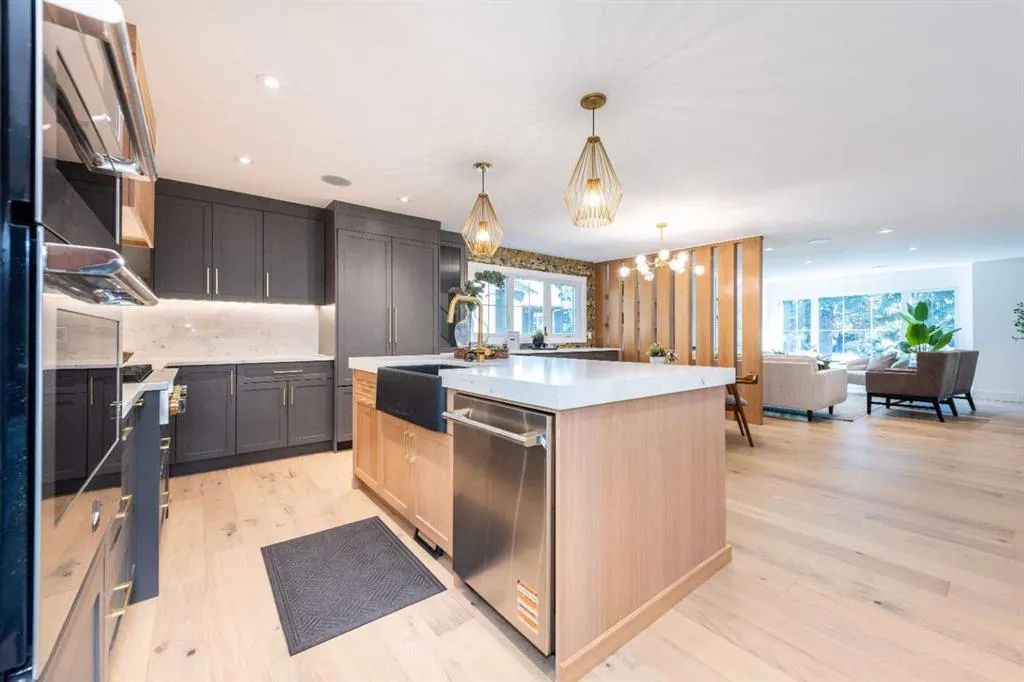 216 Pump Hill Crescent SW
