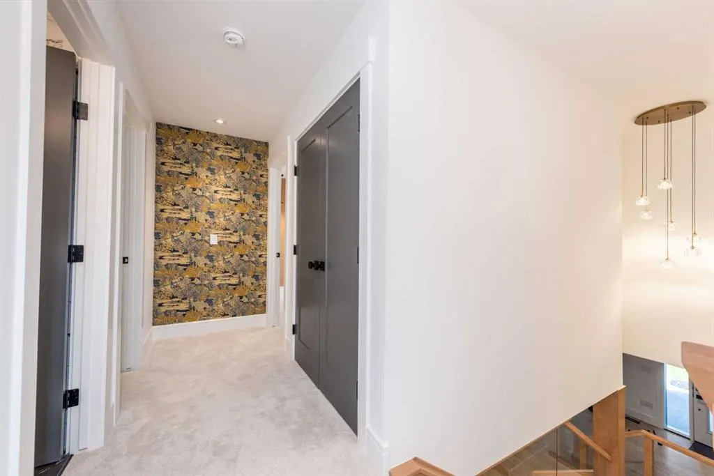 216 Pump Hill Crescent SW