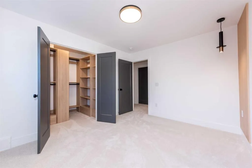 216 Pump Hill Crescent SW