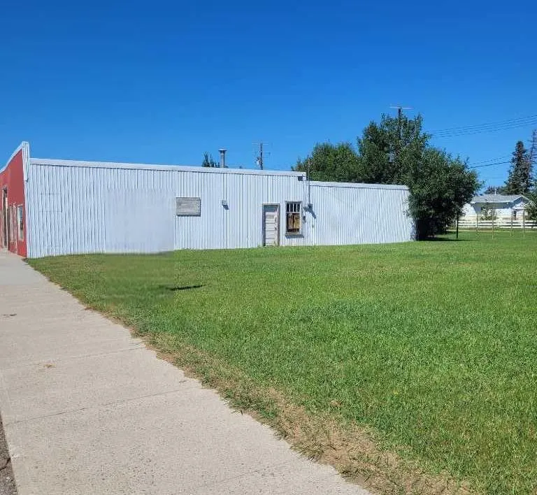 7 Railway Avenue W