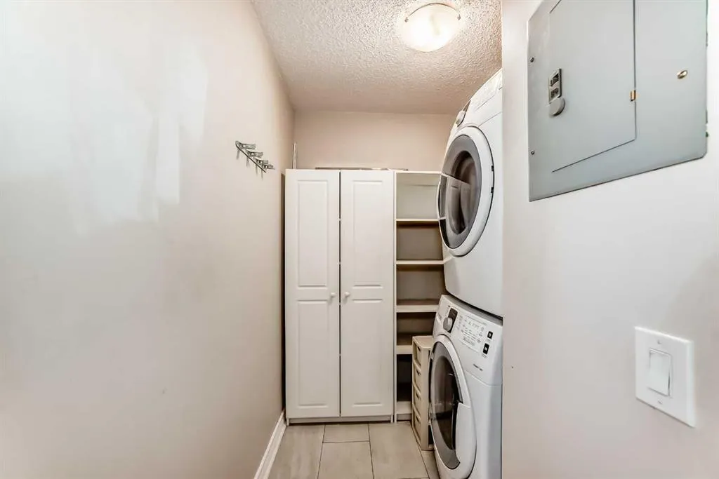 525 56 Avenue SW, #412
