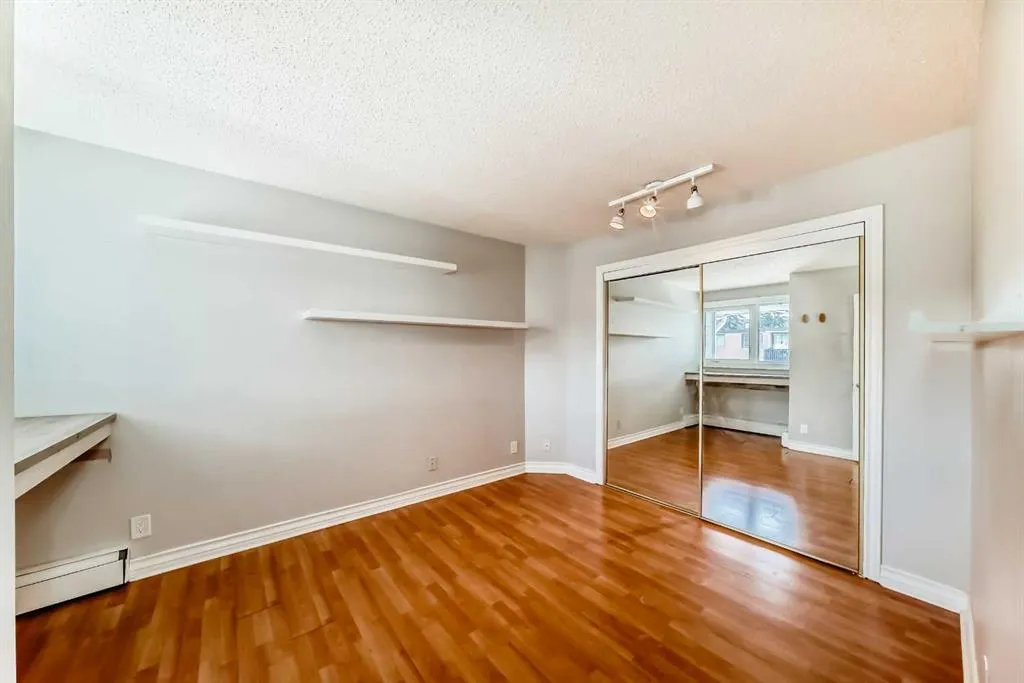 525 56 Avenue SW, #412