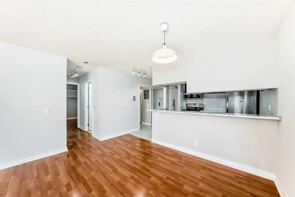 525 56 Avenue SW, #412