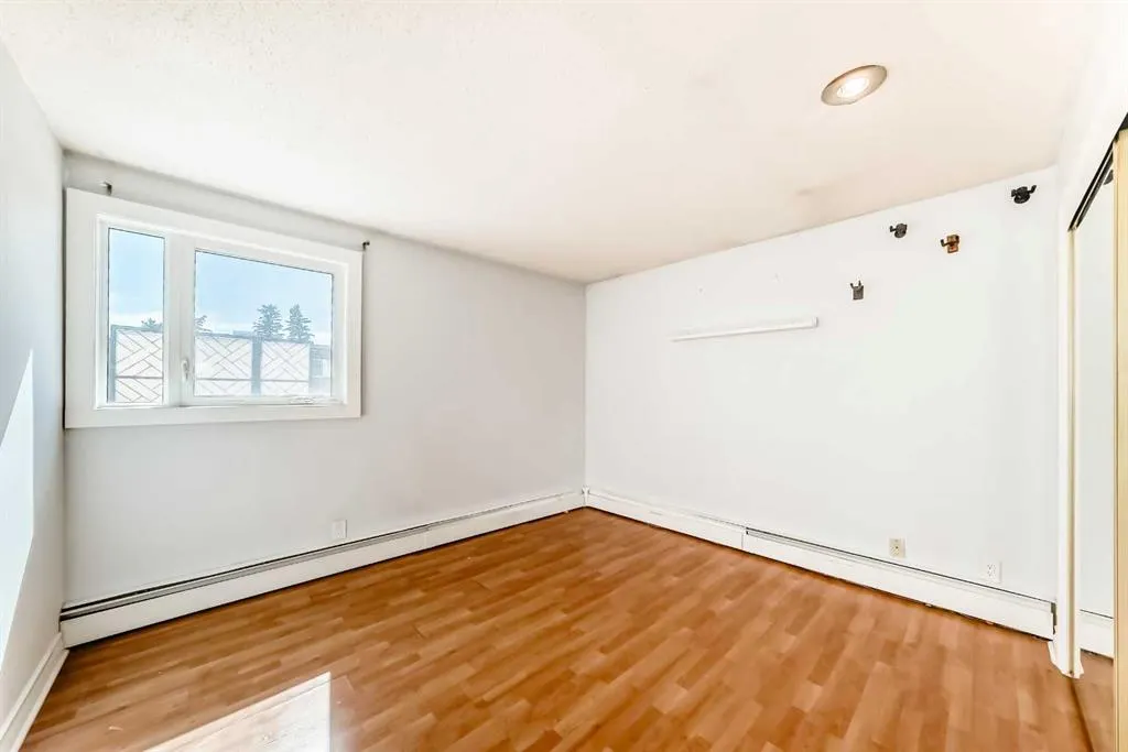 525 56 Avenue SW, #412