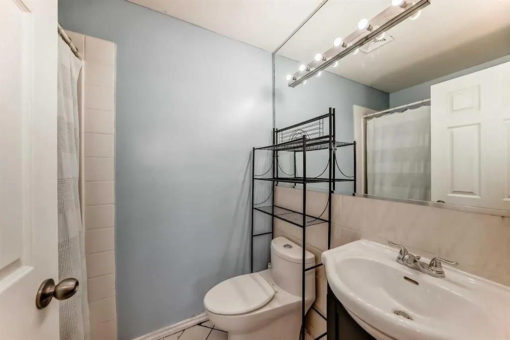 525 56 Avenue SW, #412