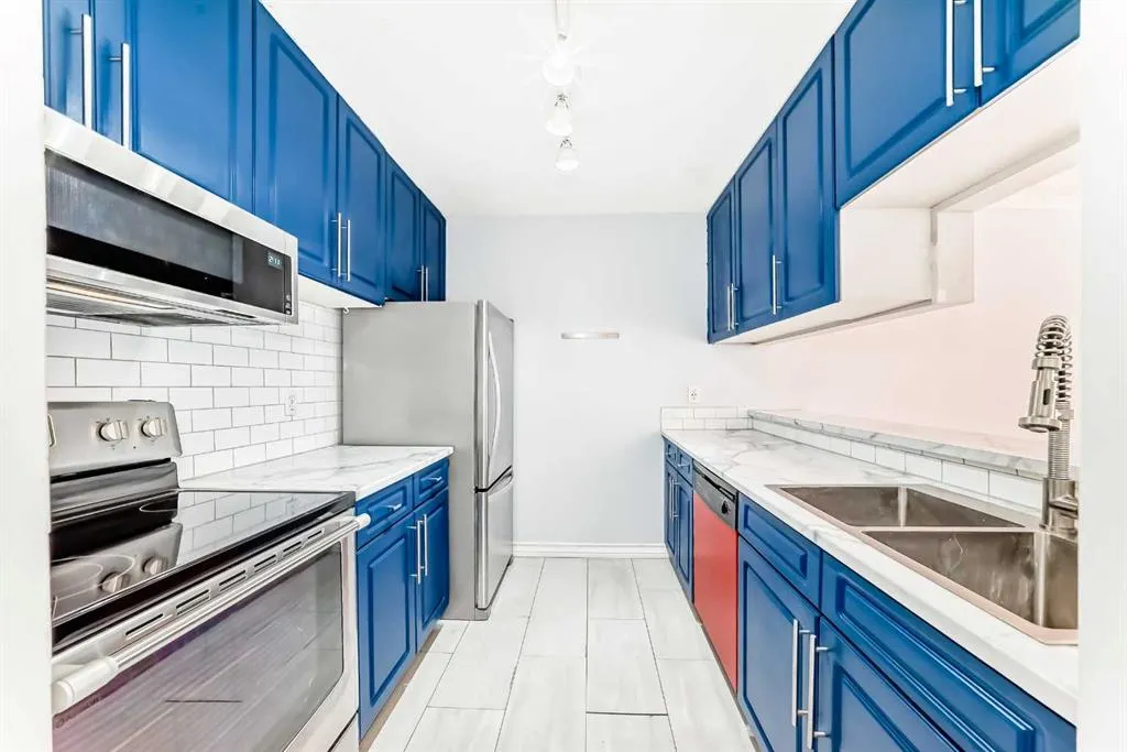 525 56 Avenue SW, #412