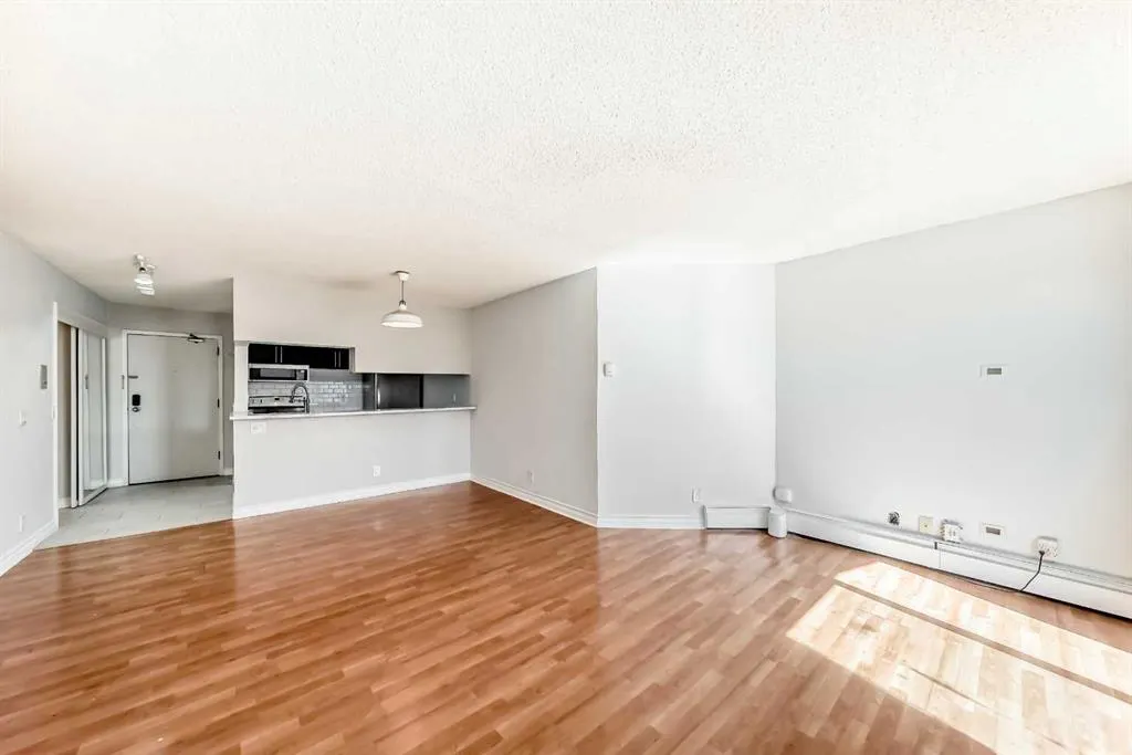 525 56 Avenue SW, #412