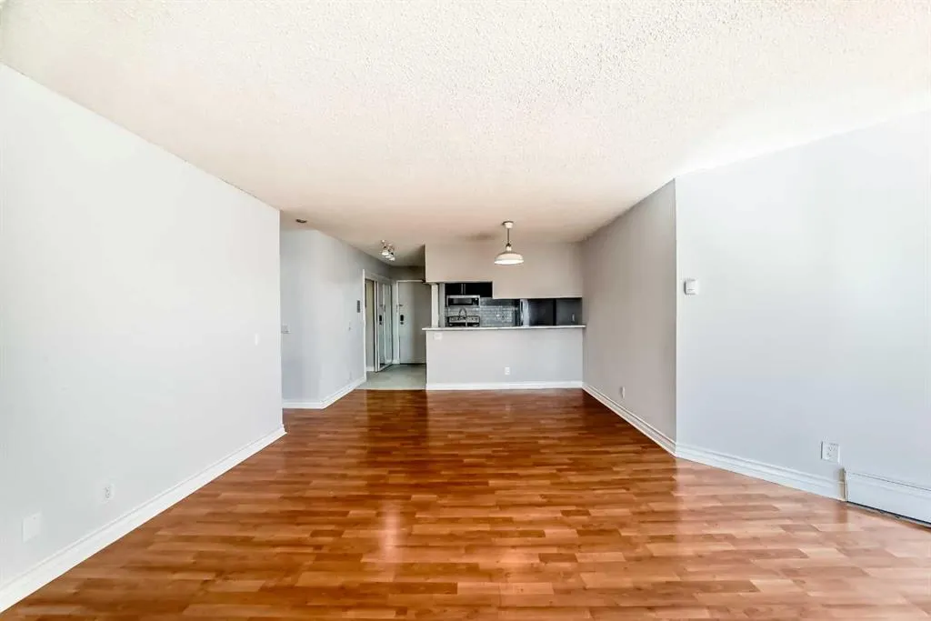 525 56 Avenue SW, #412