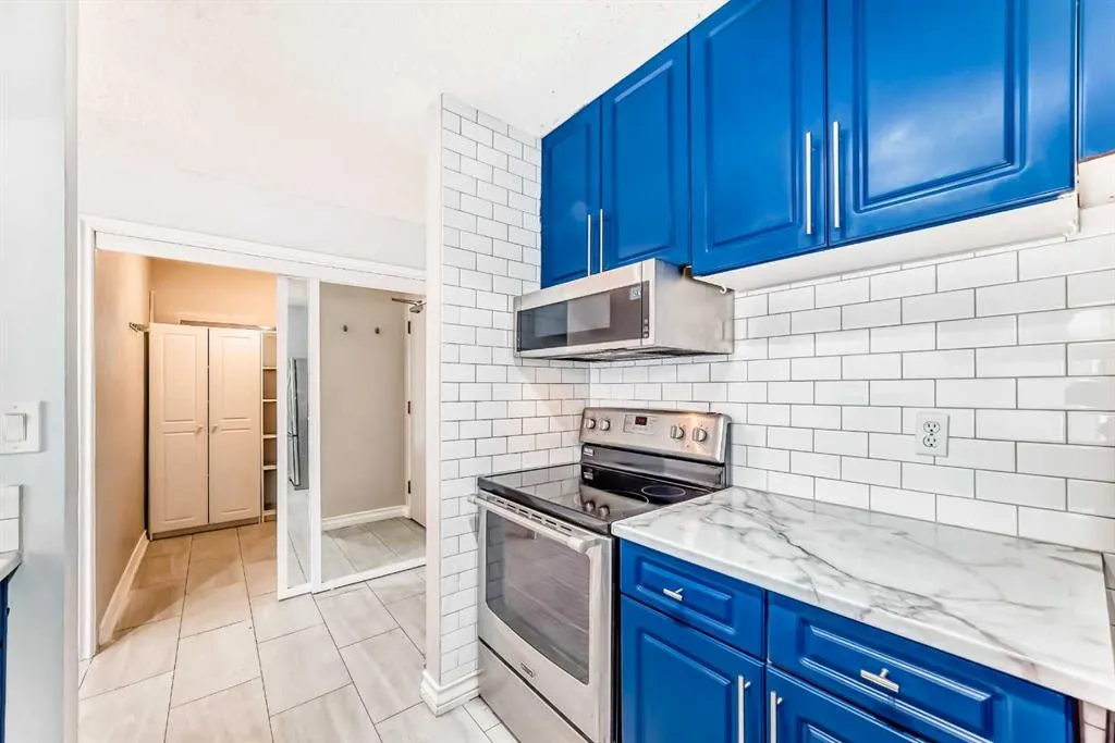 525 56 Avenue SW, #412