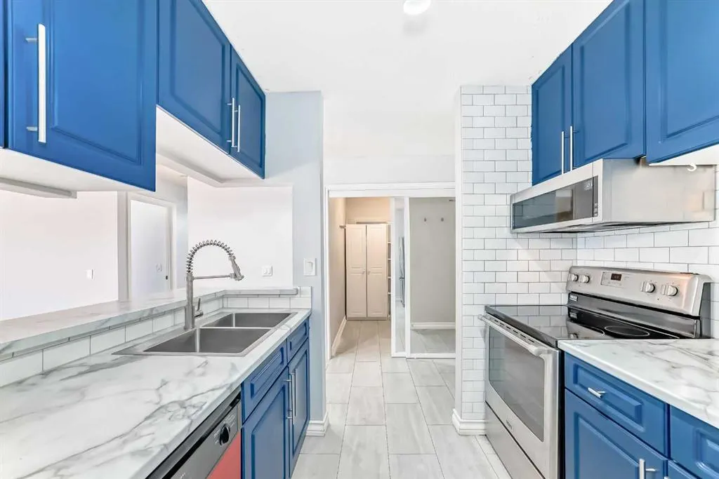 525 56 Avenue SW, #412