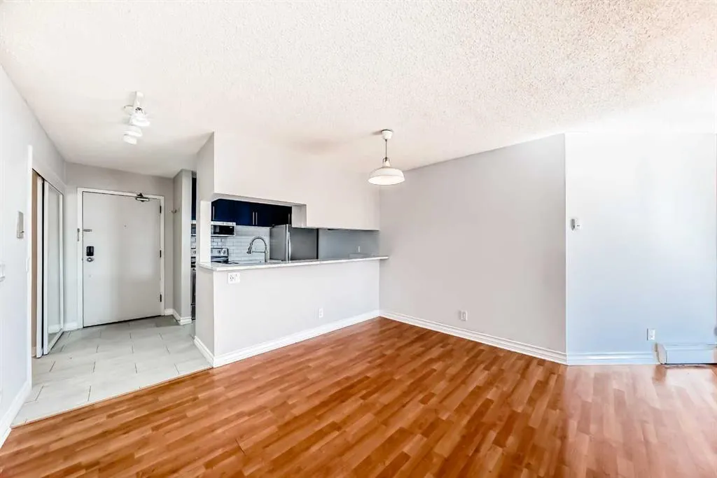 525 56 Avenue SW, #412