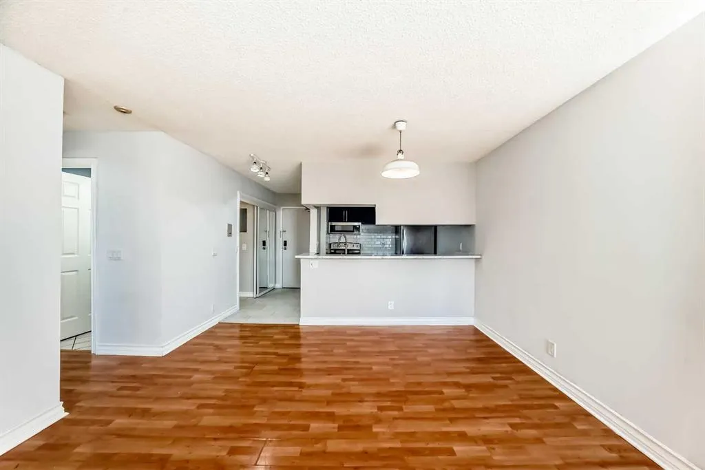 525 56 Avenue SW, #412