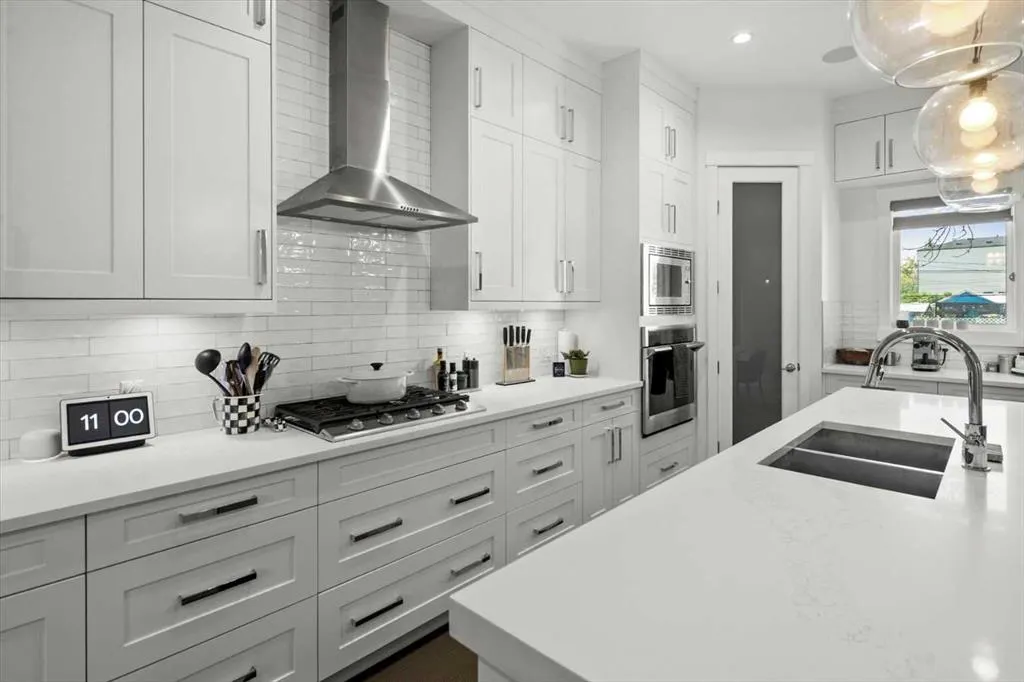 2222 24A Street SW, #2
