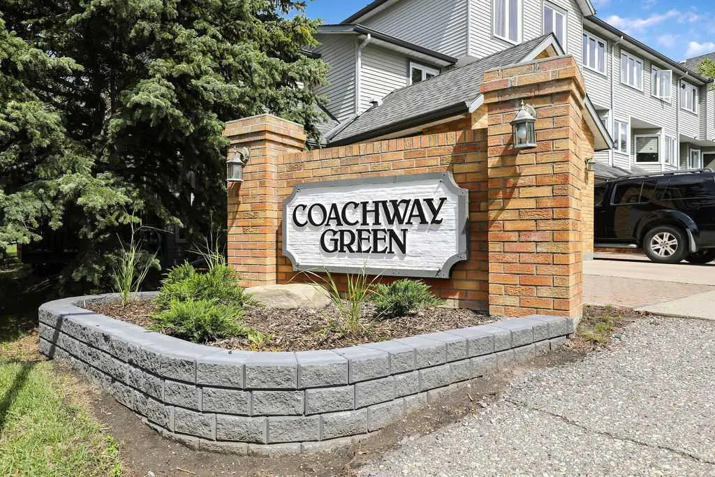 6 Coachway Green SW