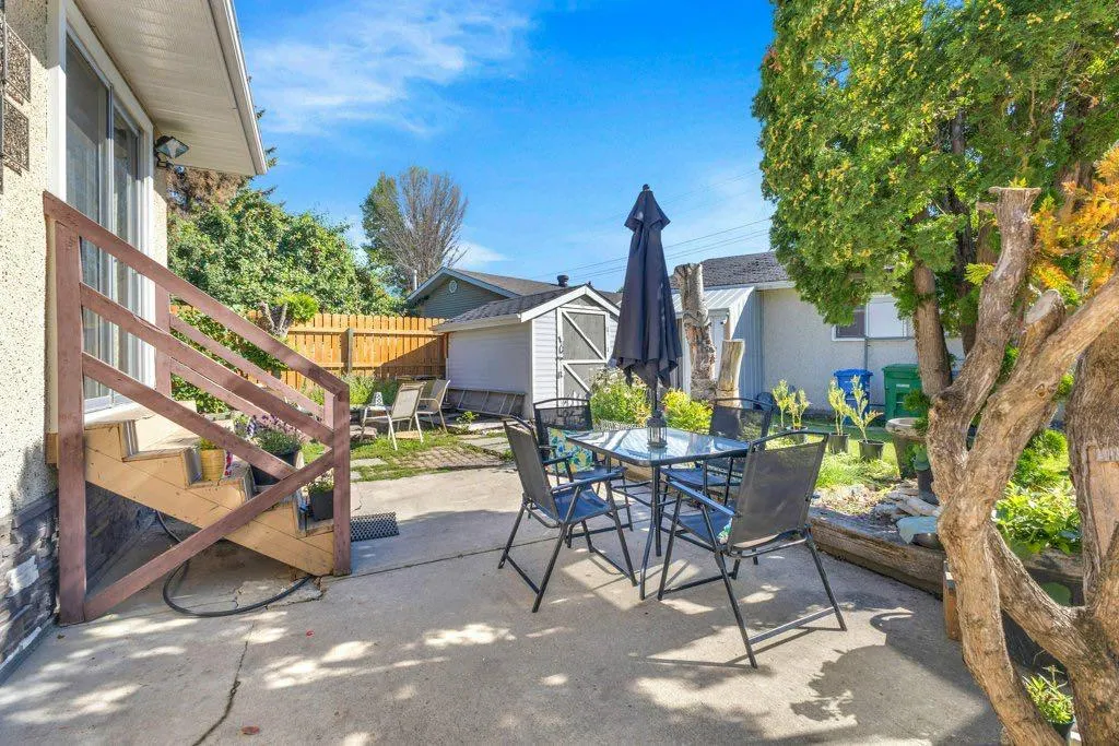 54 Sherwood Crescent