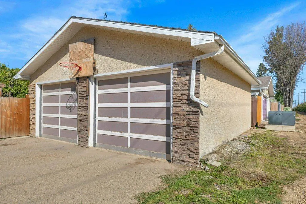 54 Sherwood Crescent